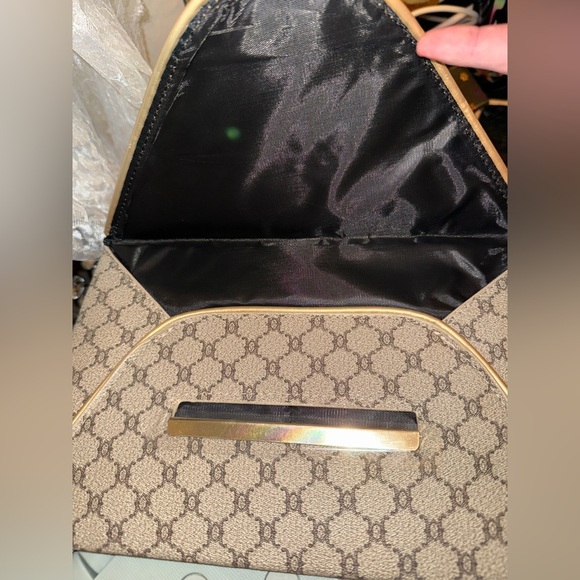 Classy elegant beige and gold envelope clutch - Picture 6 of 9